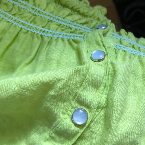 Nine West peasant top with pearl snaps - Picture 6 of 6